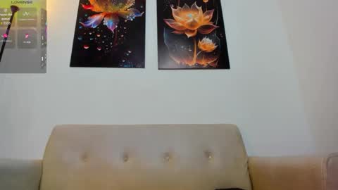 chloe_paristss online show from February 4, 6:56 pm