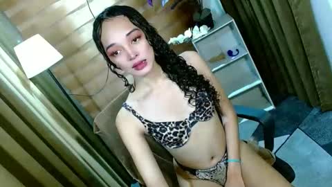 BBY CURLYHANNA online show from April 29, 3:06 pm