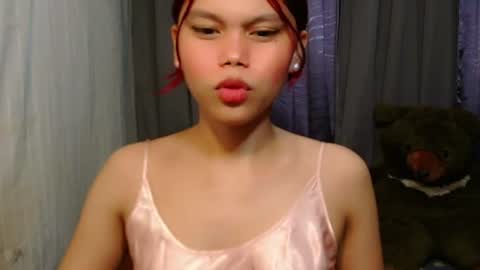 yourgirlydahlia online show from July 2, 6:52 am