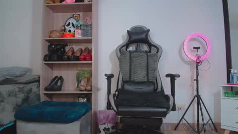 danna isabella online show from May 3, 7:29 pm