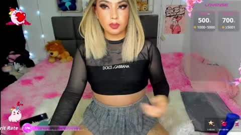 dannia_13 online show from May 5, 2:28 am