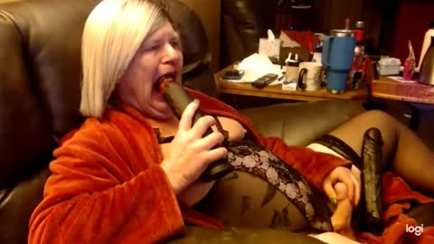 dawndoesall online show from January 23, 4:19 am
