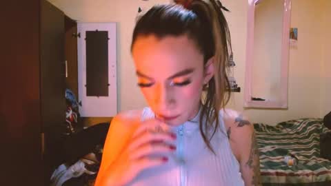dayanna_01_ online show from May 11, 3:39 pm