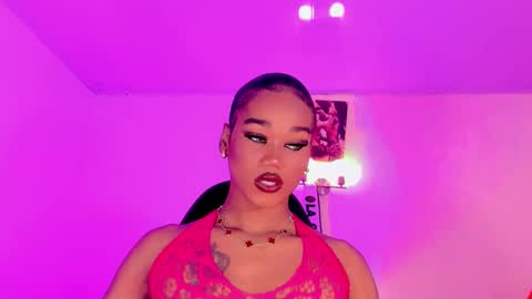 Naomy  online show from November 18, 3:01 pm