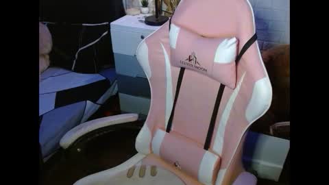 LEXA online show from May 7, 6:37 pm