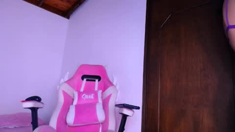   online show from April 15, 11:15 am