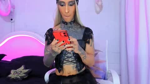 drippyorlove online show from October 25, 8:04 pm