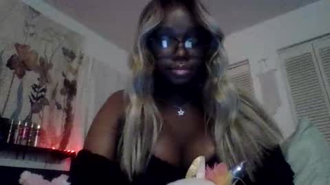 ebonyprincesssss online show from January 7, 12:36 am