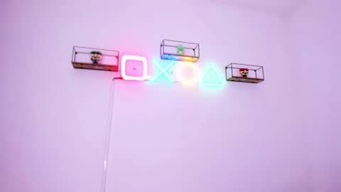 eileenn tanihara online show from February 14, 8:43 am