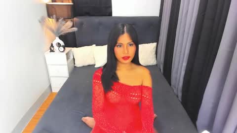 Ella online show from December 15, 8:30 am