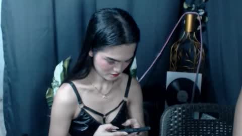 ella online show from March 26, 8:07 am