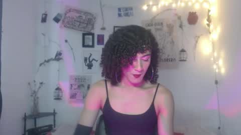 Snapshot of ellis_flowers chatting on September 18, 6:35 pm  . online show from September 18, 6:35 pm