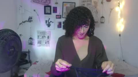 Snapshot of ellis_flowers chatting on September 22, 9:20 pm  . online show from September 22, 9:20 pm