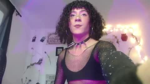 Snapshot of ellis_flowers chatting on October 2, 7:35 pm  . online show from October 2, 7:35 pm