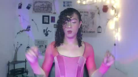 Snapshot of ellis_flowers chatting on October 4, 6:20 pm  . online show from October 4, 6:20 pm