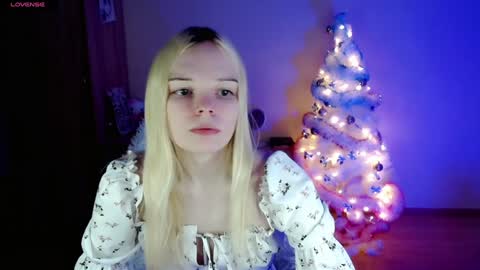 Snapshot of emily_nyaffe chatting on January 11, 9:04 pm Lia online show from January 11, 9:04 pm