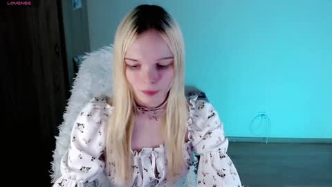 Snapshot of emily_nyaffe chatting on February 9, 12:28 am Lia online show from February 9, 12:28 am