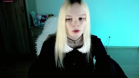Snapshot of emily_nyaffe chatting on February 9, 8:24 pm Lia online show from February 9, 8:24 pm
