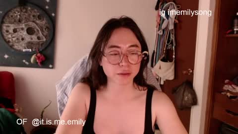 emily_pearl_ online show from May 3, 9:52 pm