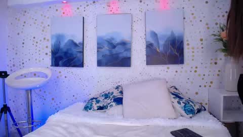 Emily. online show from November 12, 4:03 am