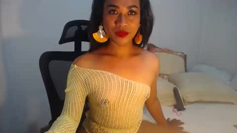 Snapshot of erika_madrigal chatting on December 21, 11:55 am erika_madrigal online show from December 21, 11:55 am