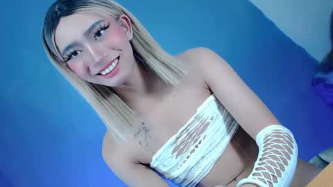 esmeralda28x online show from April 23, 2:30 pm