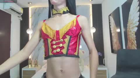 Estephany online show from March 1, 2:02 pm