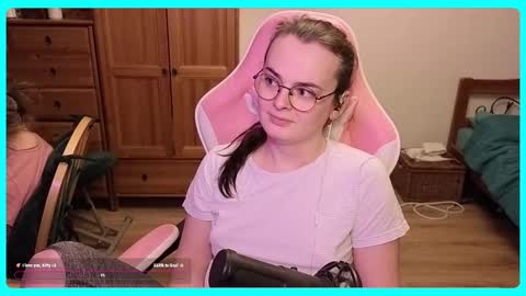 Snapshot of eva_katt chatting on October 12, 10:01 pm Gamer Katt online show from October 12, 10:01 pm