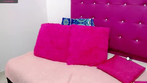 Eva   online show from February 7, 7:49 pm