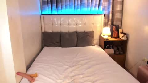 faelore online show from January 21, 6:33 pm