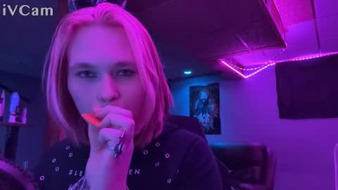 femlayla online show from February 8, 7:25 am