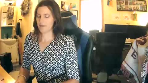 femme_en_fleur online show from June 2, 5:14 pm