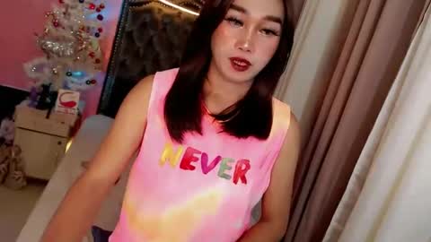 NICOLE KATE  online show from December 29, 11:40 am