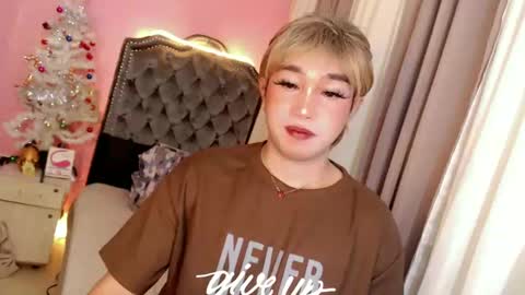 NICOLE KATE  online show from December 31, 1:19 pm