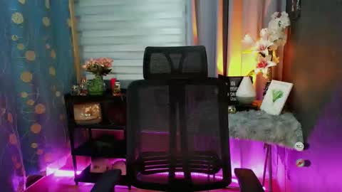 finestgodes_aki online show from March 9, 11:30 pm