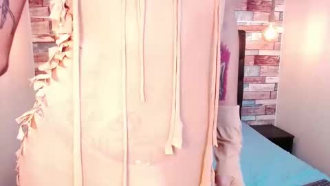 Ella online show from October 9, 3:57 pm