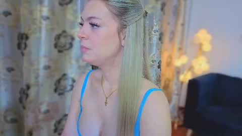 fresita_pink_ online show from July 10, 3:43 am