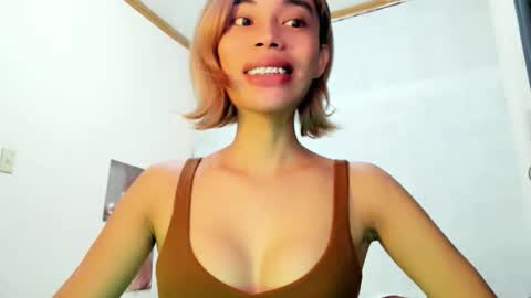 fuckingsexy143 online show from May 18, 1:05 am
