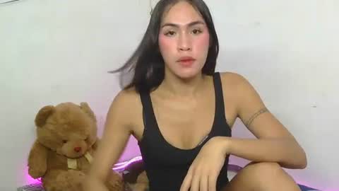 LIL LEE online show from October 25, 5:35 am