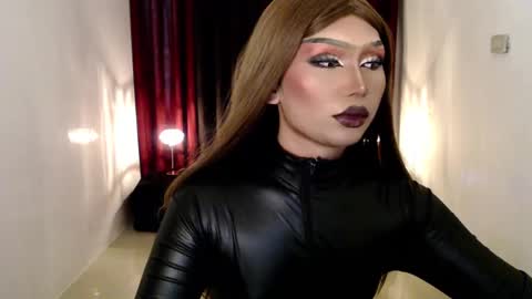 Snapshot of giaxxx01 chatting on December 6, 7:15 am Gia X online show from December 6, 7:15 am