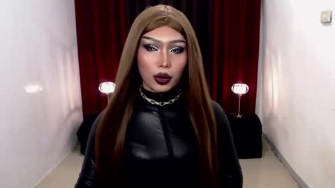 Snapshot of giaxxx01 chatting on December 11, 7:03 am Gia X online show from December 11, 7:03 am