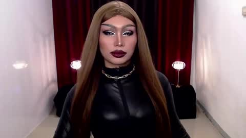 Snapshot of giaxxx01 chatting on December 13, 2:21 am Gia X online show from December 13, 2:21 am