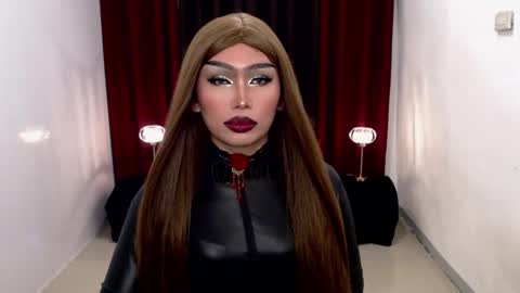 Snapshot of giaxxx01 chatting on December 17, 12:34 am Gia X online show from December 17, 12:34 am