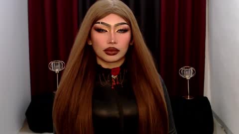 Snapshot of giaxxx01 chatting on February 15, 5:30 am Gia X online show from February 15, 5:30 am