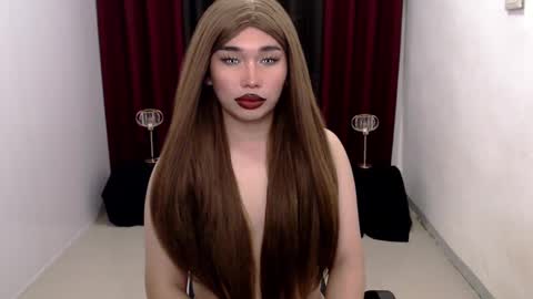 Snapshot of giaxxx01 chatting on February 22, 4:40 am Gia X online show from February 22, 4:40 am