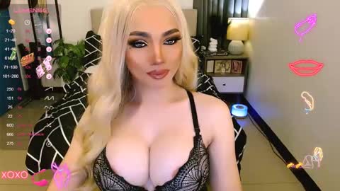 Snapshot of glorious_kim chatting on February 6, 2:44 am Kim - DONT FORGET TO FOLLOW AND GIME THUMBS UP online show from February 6, 2:44 am