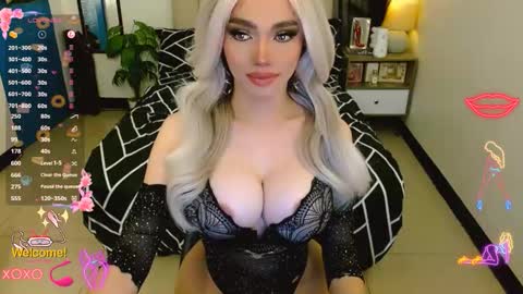 Snapshot of glorious_kim chatting on October 8, 3:08 am Kim - DONT FORGET TO FOLLOW AND GIME THUMBS UP online show from October 8, 3:08 am