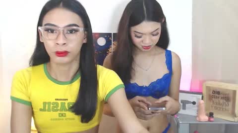 Kyla and Nian online show from October 22, 4:36 am