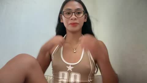 Kyla and Nian online show from May 13, 1:58 am