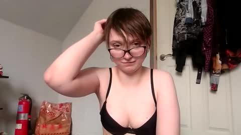 gooeypixie online show from April 29, 9:10 pm